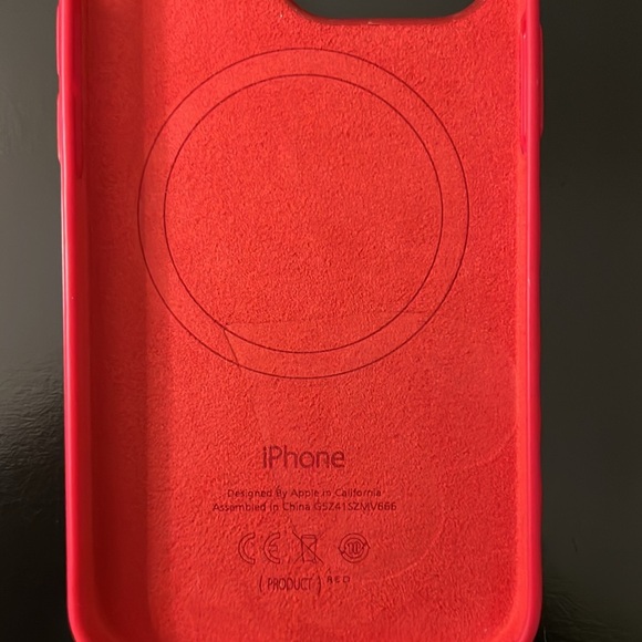 Apple iPhone 13 Silicone MagSafe Case - Picture 9 of 9